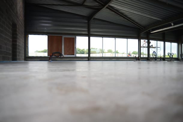 Grâce à sa bonne connaissance du marché de la chape fluide, l’entreprise Piazza choisit le produit à mettre en œuvre en fonction de ses caractéristiques et des contraintes du chantier. [©Piazza]
