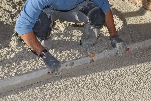 La dalle en chaux – liège contient 230 kg de Tradibat 85, près de 330 l de sable et 670 l de liège. [©LafargeHolcim]