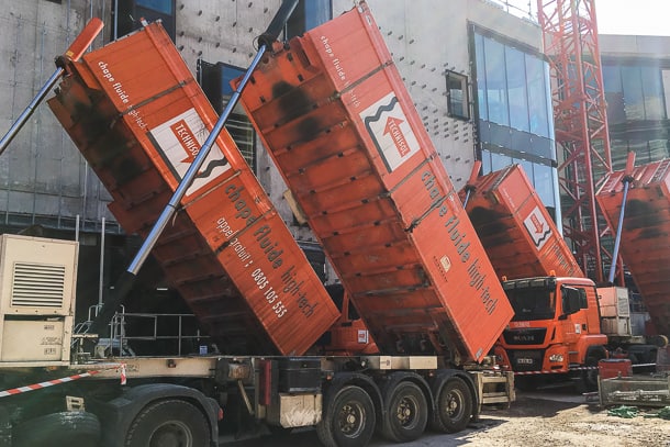 La centrale mobile associe fabrication et livraison de la chape, directement sur le chantier. [©Technisol]