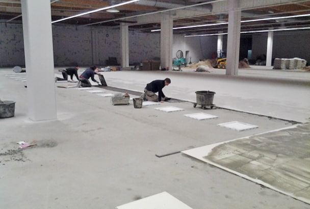 Quelque 70 % des réalisations de l’entreprise sont des chantiers de rénovation, ce qui implique du travail de nuit et de fortes cadences. [©CDG SAS/Carrelages du Guiers]