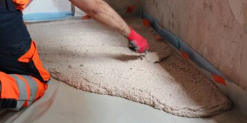 A base de plâtre et de briques concassées, l'agence CIguë a réinventé le plâtre à plancher. [©Cigüe]