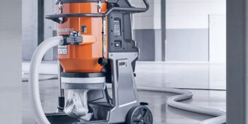 L’aspirateur DE 130 H d’Husqvarna Construction améliore la gestion des poussières sur les chantiers. [©Husqvarna Construction]