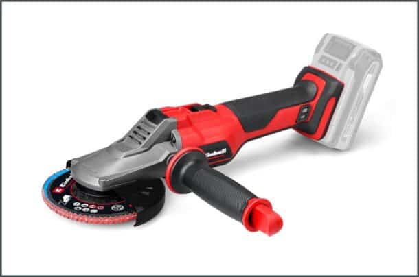 La première meuleuse d’angle à tête plate sans fil d’Einhell offre une profondeur de coupe de 33 mm. [©Einhell ]