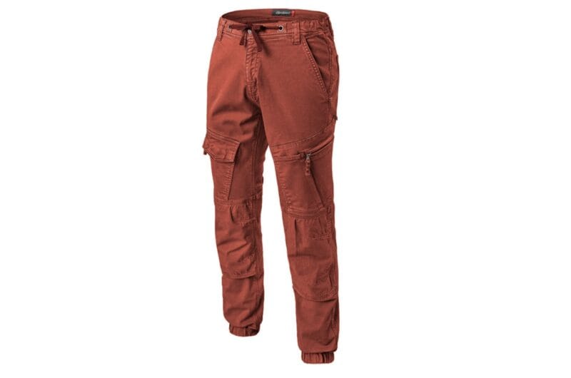 Le pantalon Moovy de Molinel apporte la couleur sur les chantiers. [©Molinel]