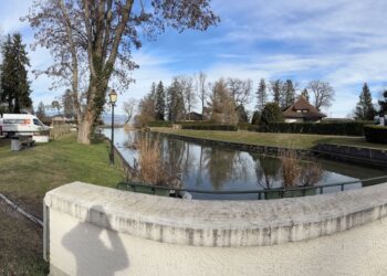 Planifluide 74 a résolu un casse-tête logistique en postant des toupies de chaque côté d'un pont à la reprise de charge limitée. [©Planifluide 74]