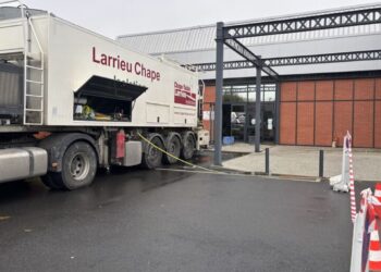 Sika complète son offre de chapes fluides en s'ouvrant au marché des centrales mobiles, en s'appuyant notamment sur Larrieu Chape. [©Larrieu Chape]