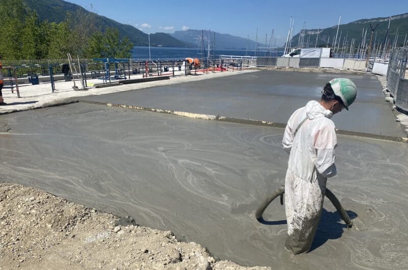La mousse Aircimat a participé à la réhabilitation et à l'allégement du pont du Serrioz, à Aix-les-Bains (73). [©Vicat Sysnergie]