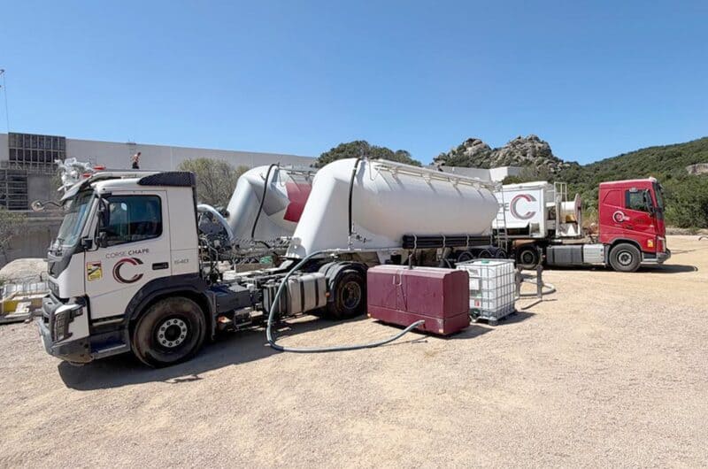 Les citernes   à pulvérulents de Corse Chape ont été au cœur de l'organisation logistique. [©Corse Chape]